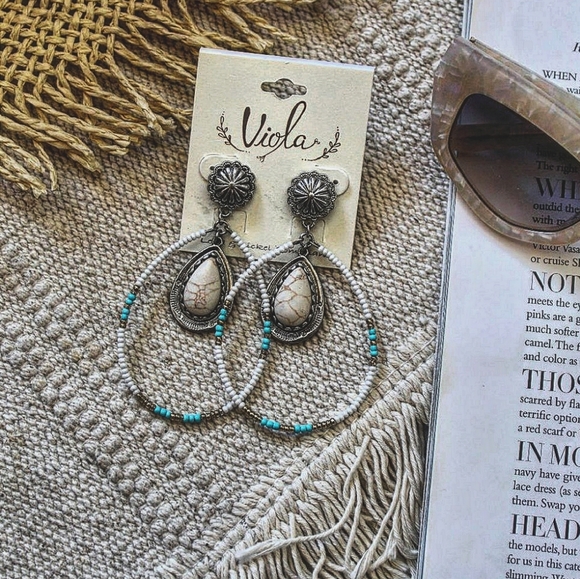 Jewelry - 🆕️Festival SZN Collection// Ivory beaded loop Earring